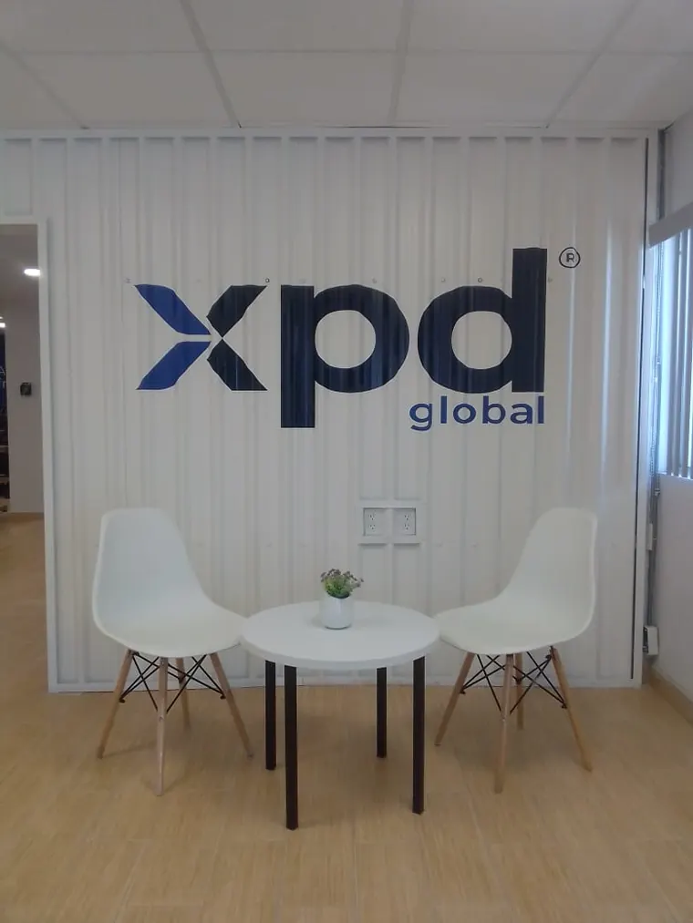 Muro de marca en sala de juntas · xpd global