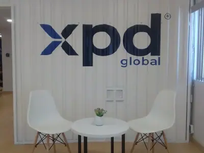 Muro de marca en sala de juntas · xpd global