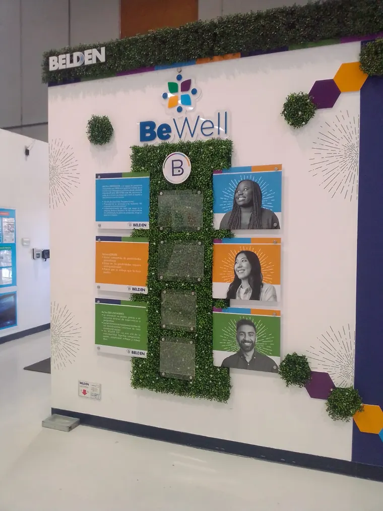 Muro impreso de programa de bienestar · Belden