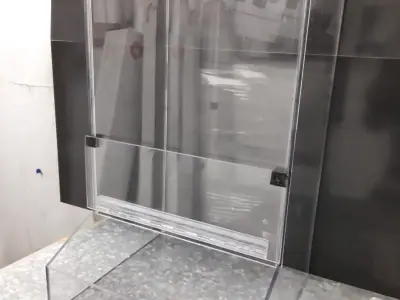 Caja de acrílico con tapa a la medida