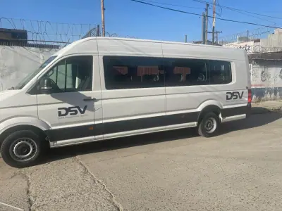 Rotulación de flota de logística con logotipo corporativo · DSV