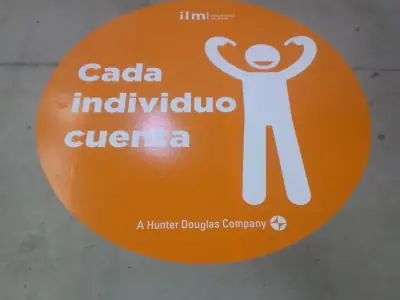 Vinil de piso para tránsito peatonal