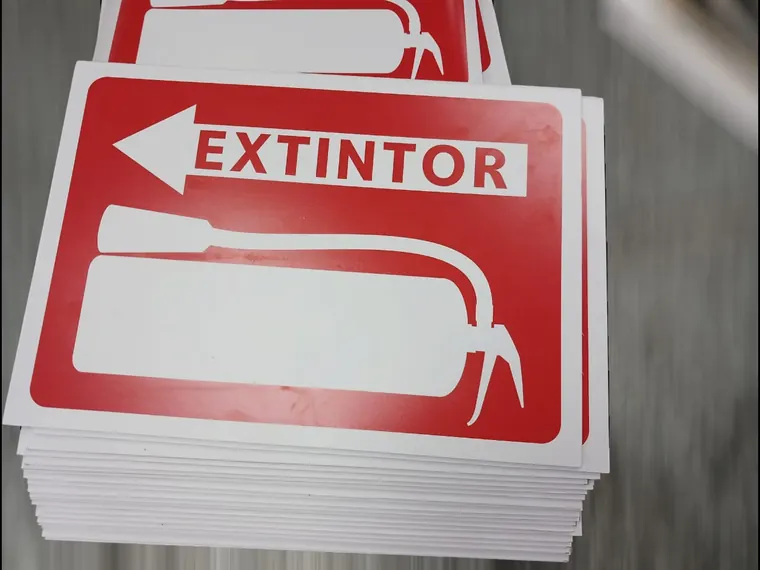 Señales de extintor listas para instalar