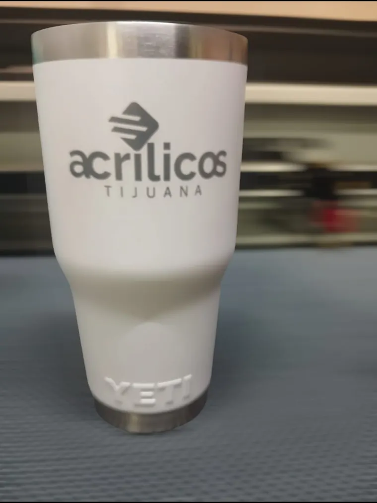 Termo grabado al láser con logotipo