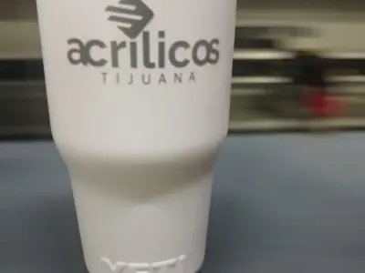 Termo grabado al láser con logotipo
