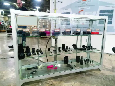 Vitrina de mostrador con puertas